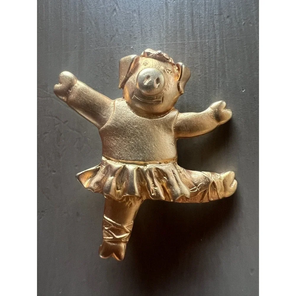 Vintage Pig Ballerina Brooch Gold Ballet Pin Signed DP 90s Whimsical Novelty - Picture 3 of 7